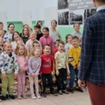 Dzieci na występie Magika Konrada