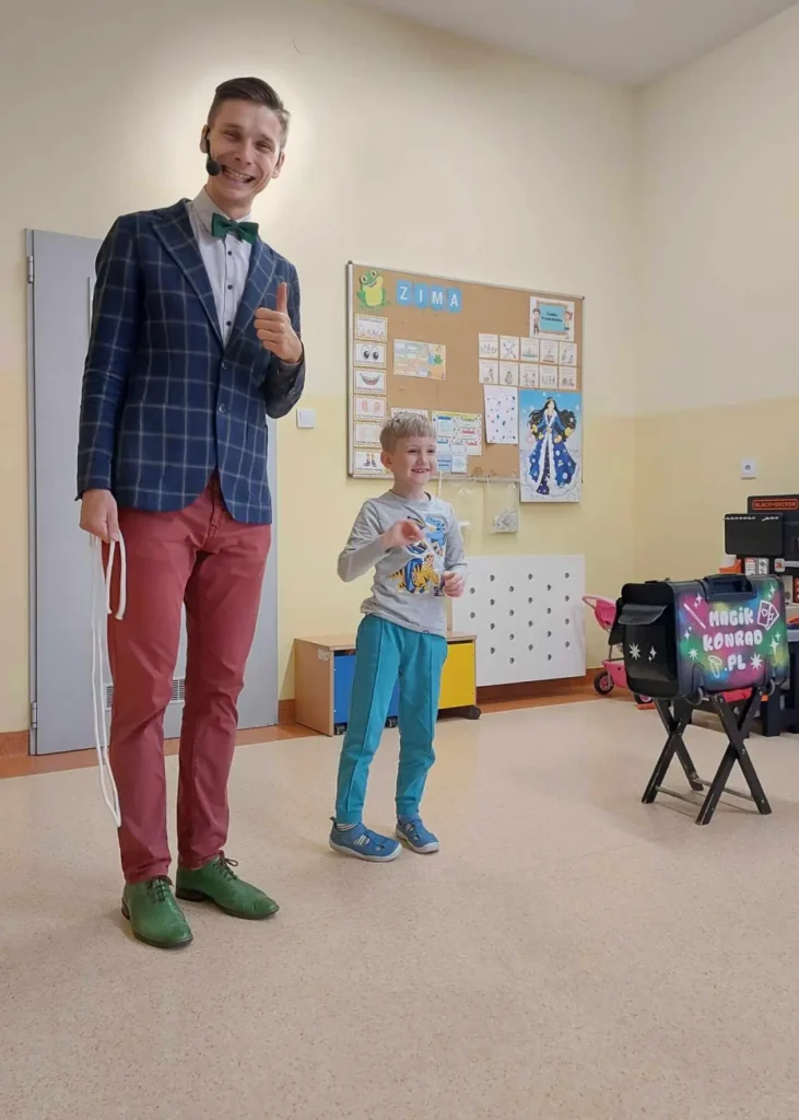 Pokazy iluzji dla dzieci - pomoc asystenta z widowni