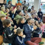 Pokazy iluzji dla dzieci w szkolnej klasie