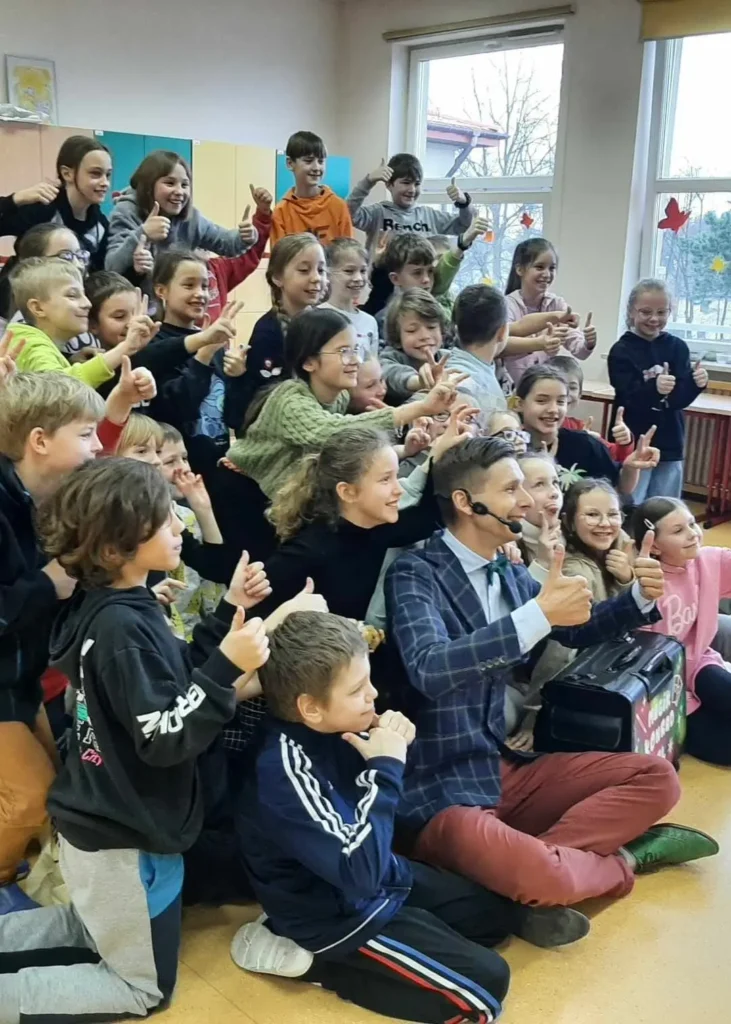 Pokazy iluzji dla dzieci w szkolnej klasie