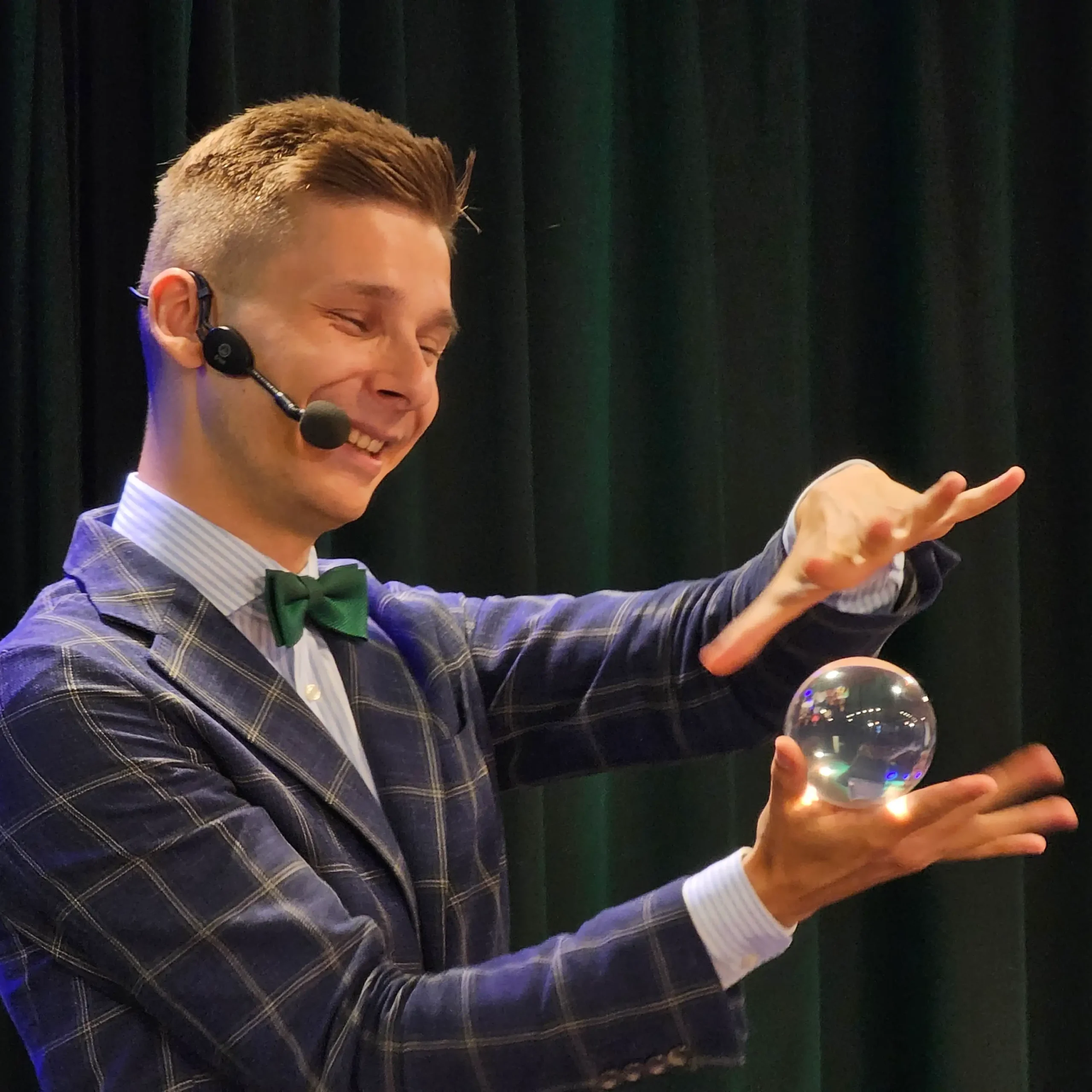 Pokaz iluzji dla dzieci - lewitująca kula